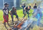 Sambut Natal di Lanny Jaya, Satgas Yonif 511/DY dan Warga Kogoyaluk Gelar Tradisi Bakar Batu